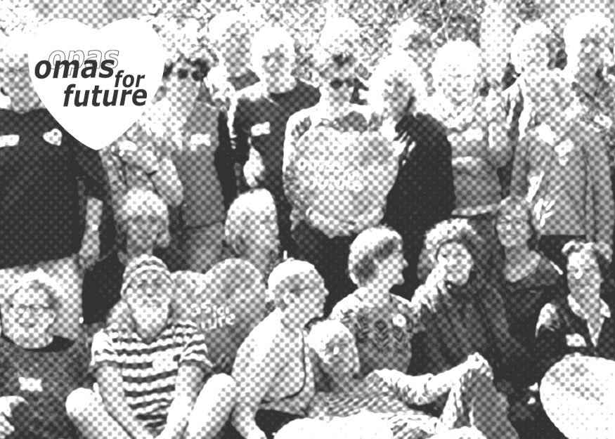 Gruppenbild mit Mitgliedern von Omas for Future