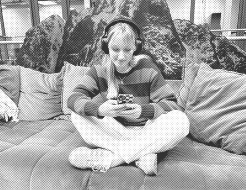 Nachhaltigkeitspodcast, Sofa, Kopfhörer