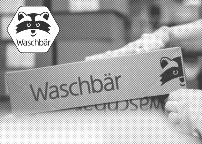 paket waschbaer versandhandel mit nettem waschbär darauf